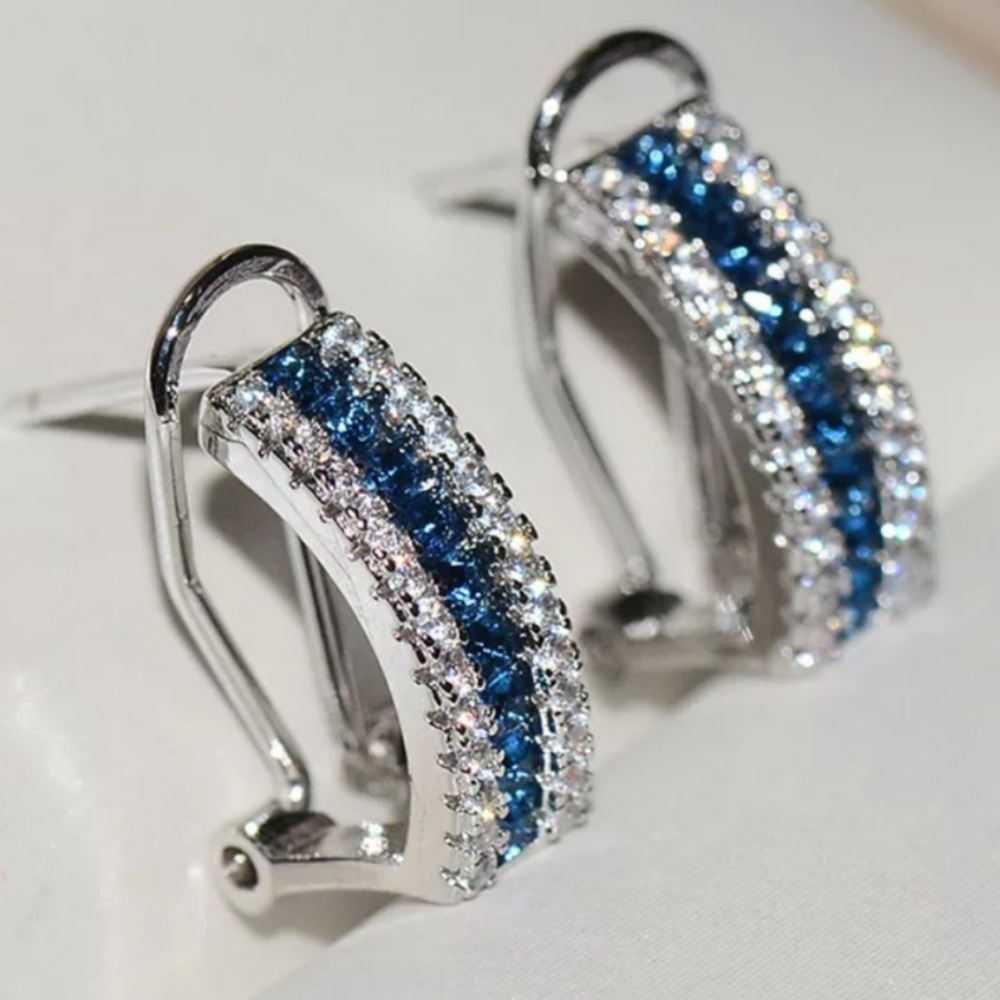 NEW 18K WHITE GOLD BLUE WHITE DIAMOND OMEGA STUDS